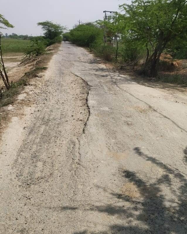 The road connecting the two districts is dilapidated, people's problems increased