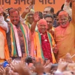 जीत के बाद भाजपा मुख्यालय में जश्न मनाते मुख्यमंत्री योगी आदित्यनाथ व अन्य।