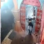मंदिर में भगवान को प्रणाम कर दान पेटी ले जाता चोर।