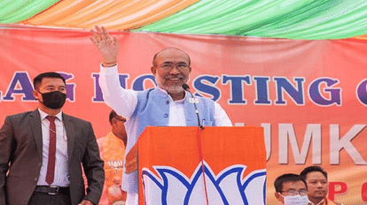 Manipur: सीएम बीरेन सिंह के दौरे से पहले भीड़ ने कार्यक्रम स्थल को फूंका, क्षेत्र में तनाव Mob vandalises, sets on fire CM N Biren Singh program venue