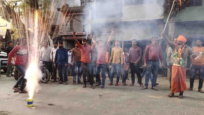 भाजपा की जीत पर मना जश्न