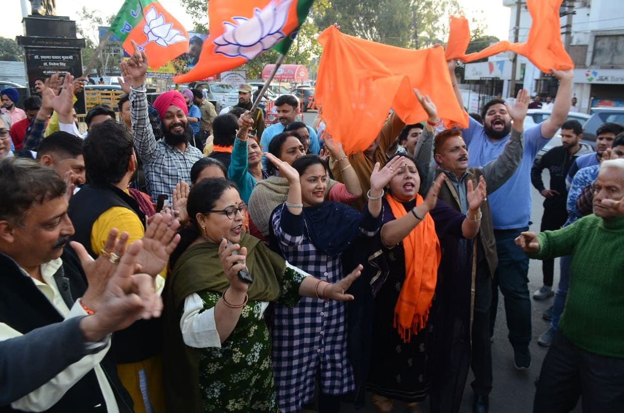 BJP workers happily celebrated on party victory