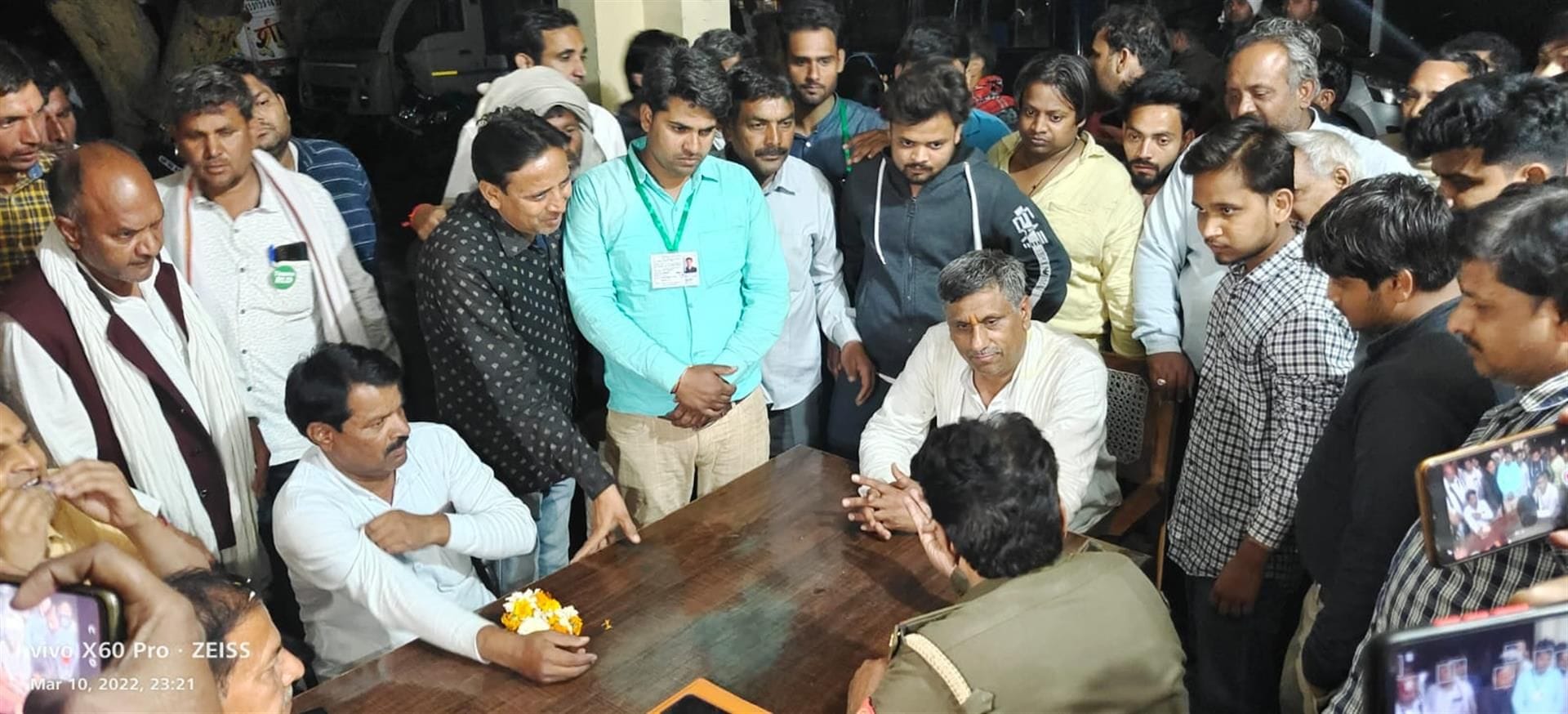 Hathras: After the counting of votes, supporters of two parties clashed