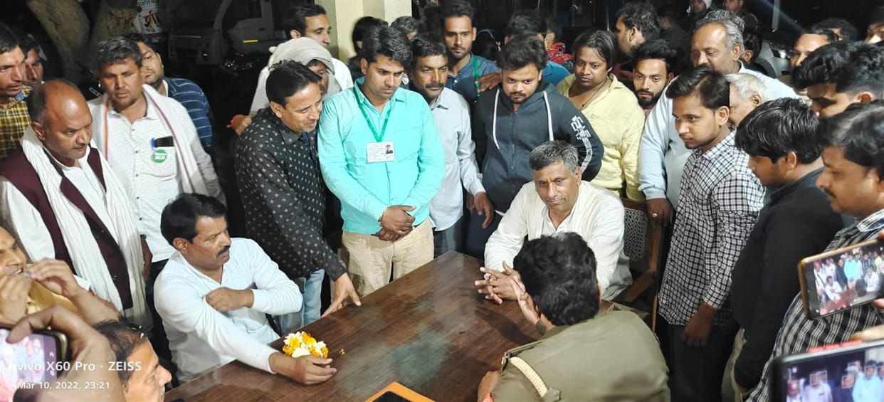 Hathras: After the counting of votes, supporters of two parties clashed