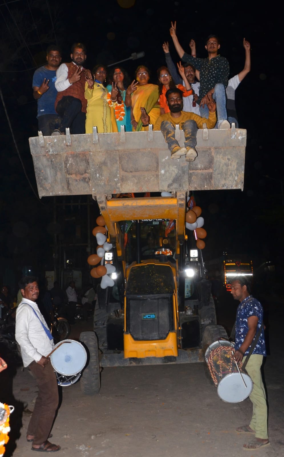 On the victory of BJP in the state, a procession was taken out on JCB