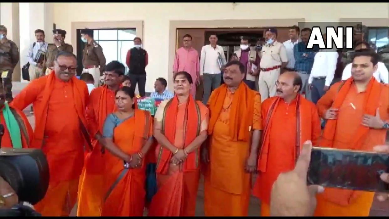 BJP MLAs arrived in saffron clothes in Jharkhand assembly, celebrating victory in four states