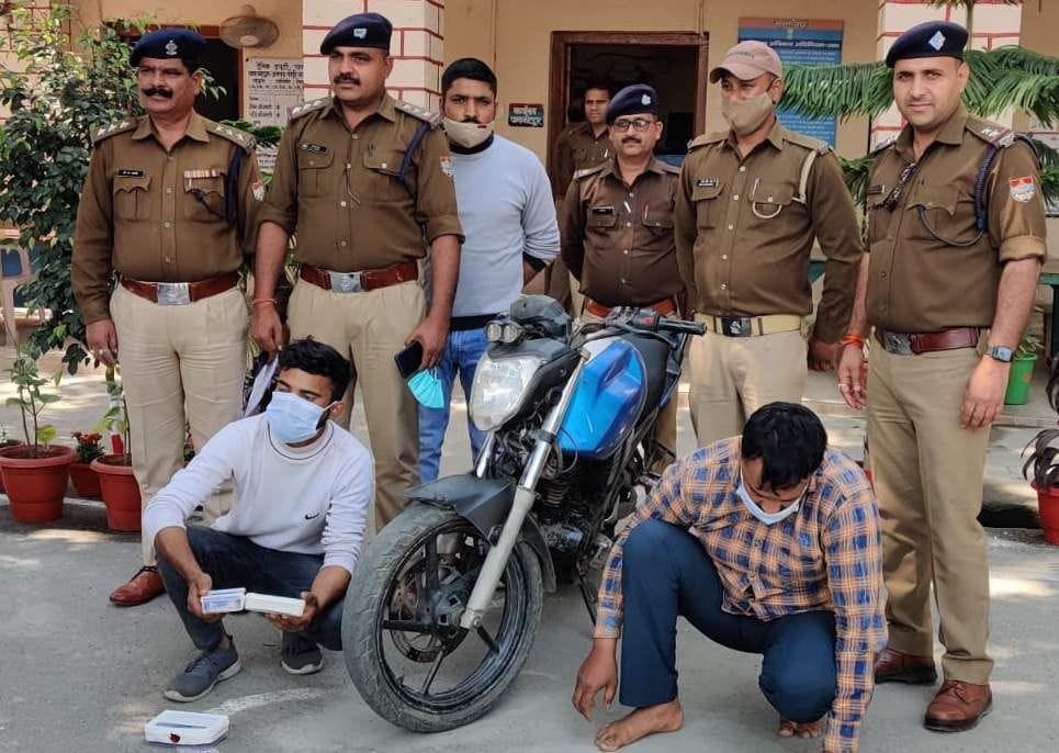 Two people of gang who withdraw money by changing ATMs caught, third absconding
