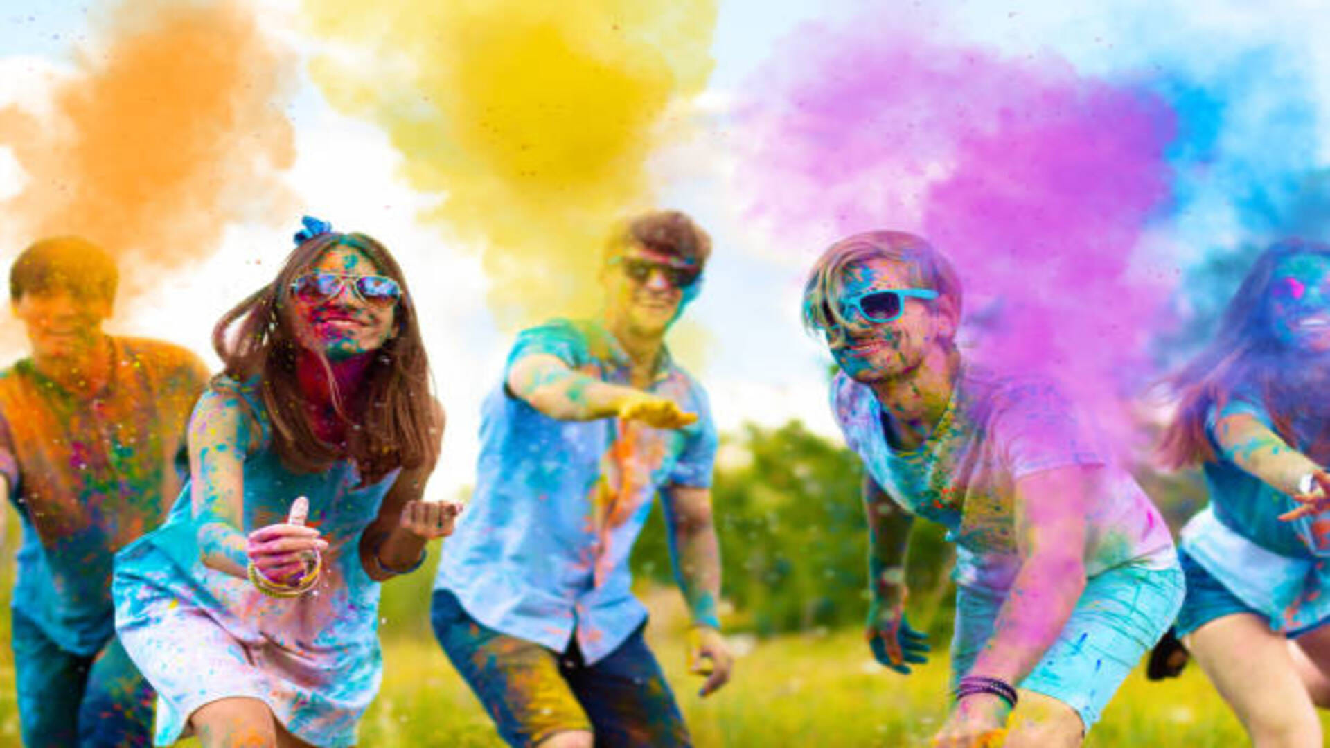 Holi 2022 play holi by choosing colors according to zodiac signs to fill happiness in life