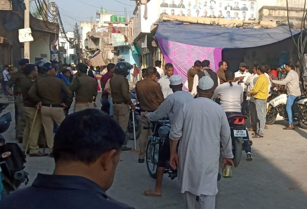 Supporters of BSP and Congress clashed, stone pelting