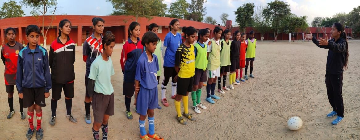 Won gold in national, if job is not found, Snehlata engaged in making daughters players
