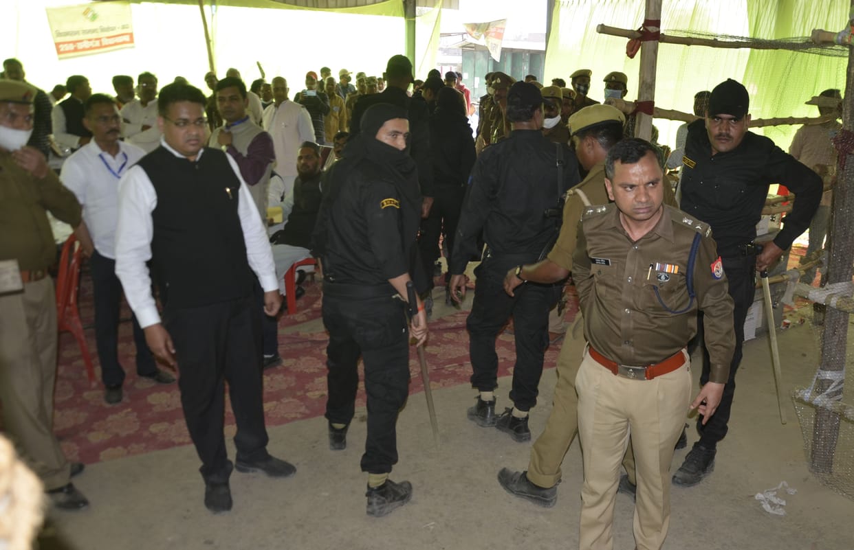 Ruckus during the counting of votes of Raniganj and Rampur Khas