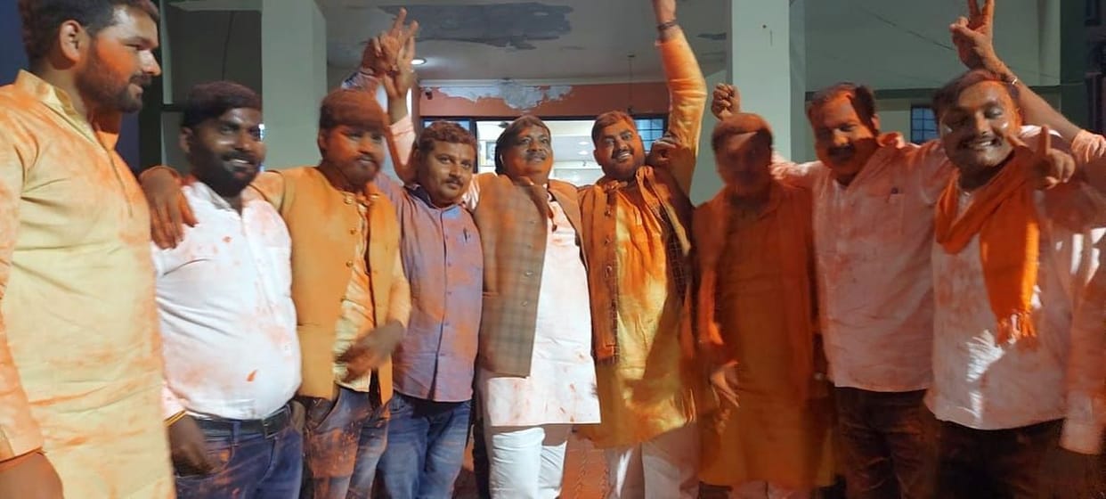 BJP workers distributed sweets somewhere, crackers burst somewhere
