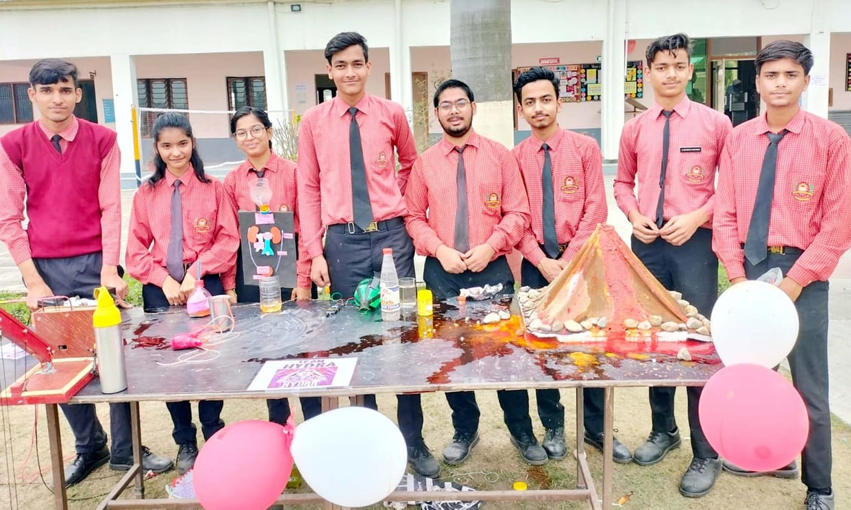 Attractive models presented in science exhibition