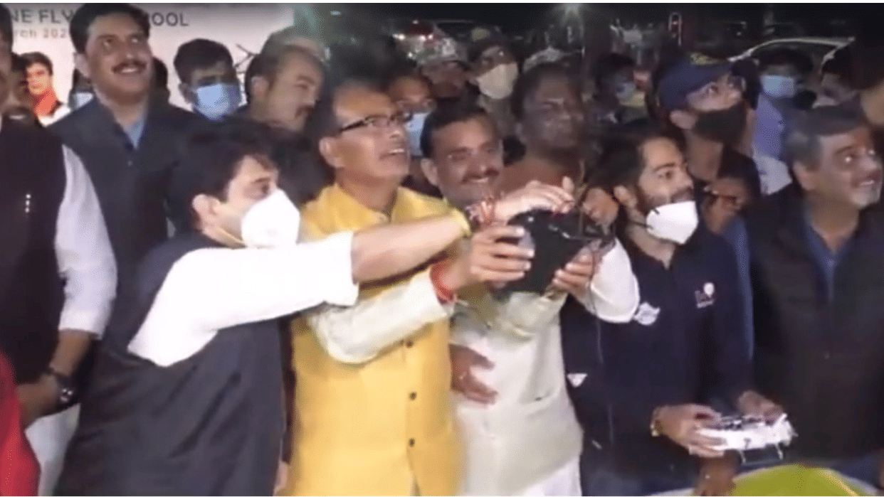 MP's first drone school: CM Chouhan launched in Gwalior, Shivraj flew drone with the help of Scindia