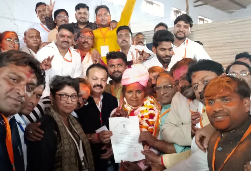 Lotus blossomed again in Gulab Devi's field, SP occupied three seats