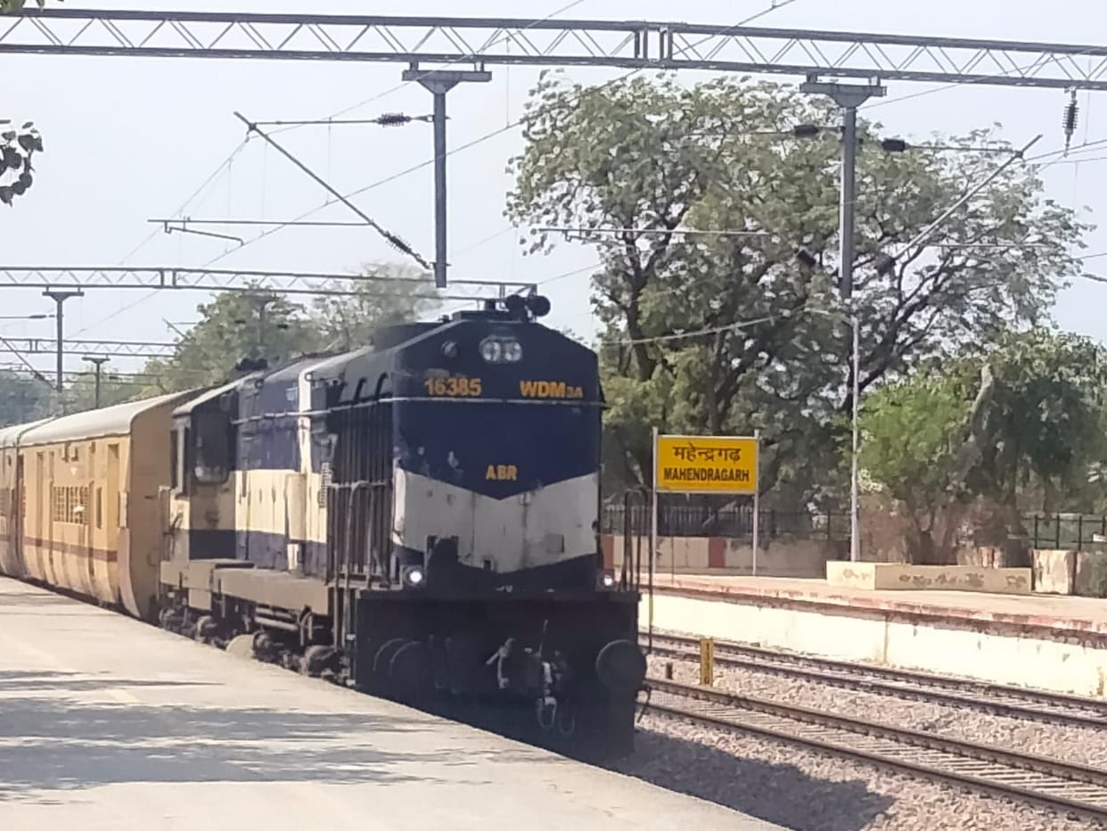 Railways started the facility of unreserved tickets in 11 trains passing through Mahendragarh station, now you will be able to travel by taking tickets from the counter