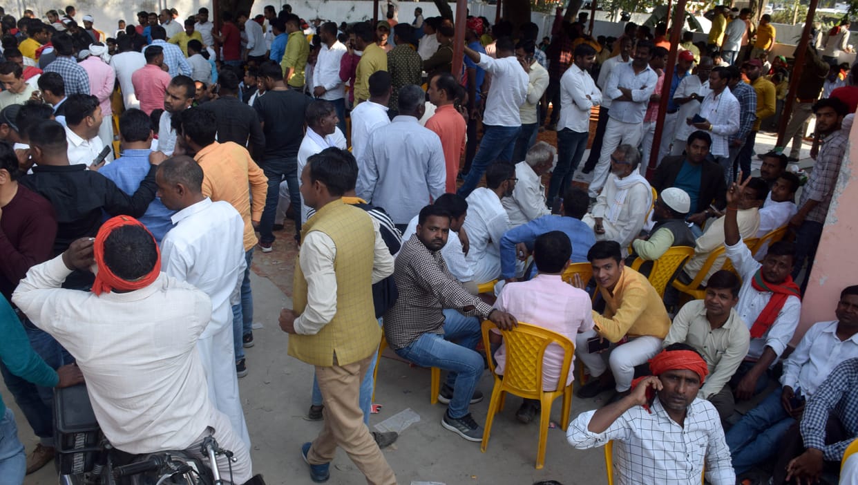 Supporters of SP and BJP stood till the last moment