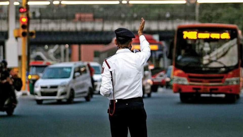 mobile prosecution teams formed to challan delhi traffic police