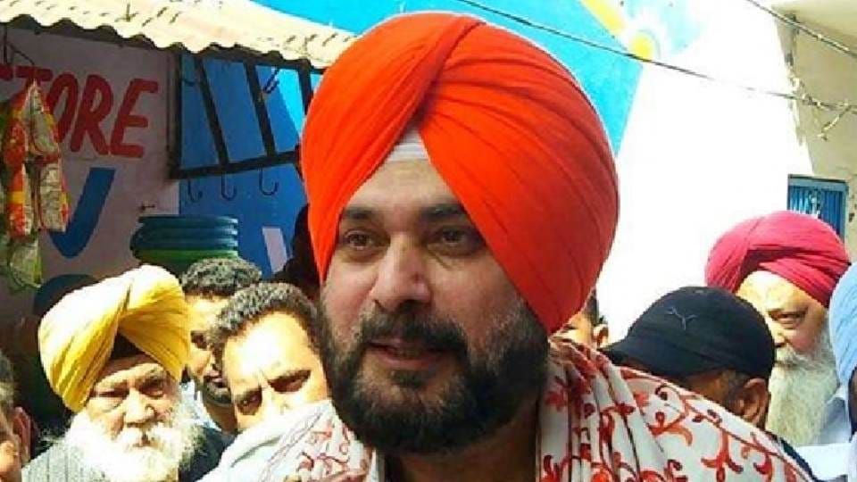 Congress Leader Navjot Sidhu reached house of injured Congress worker in Sannaur of Patiala