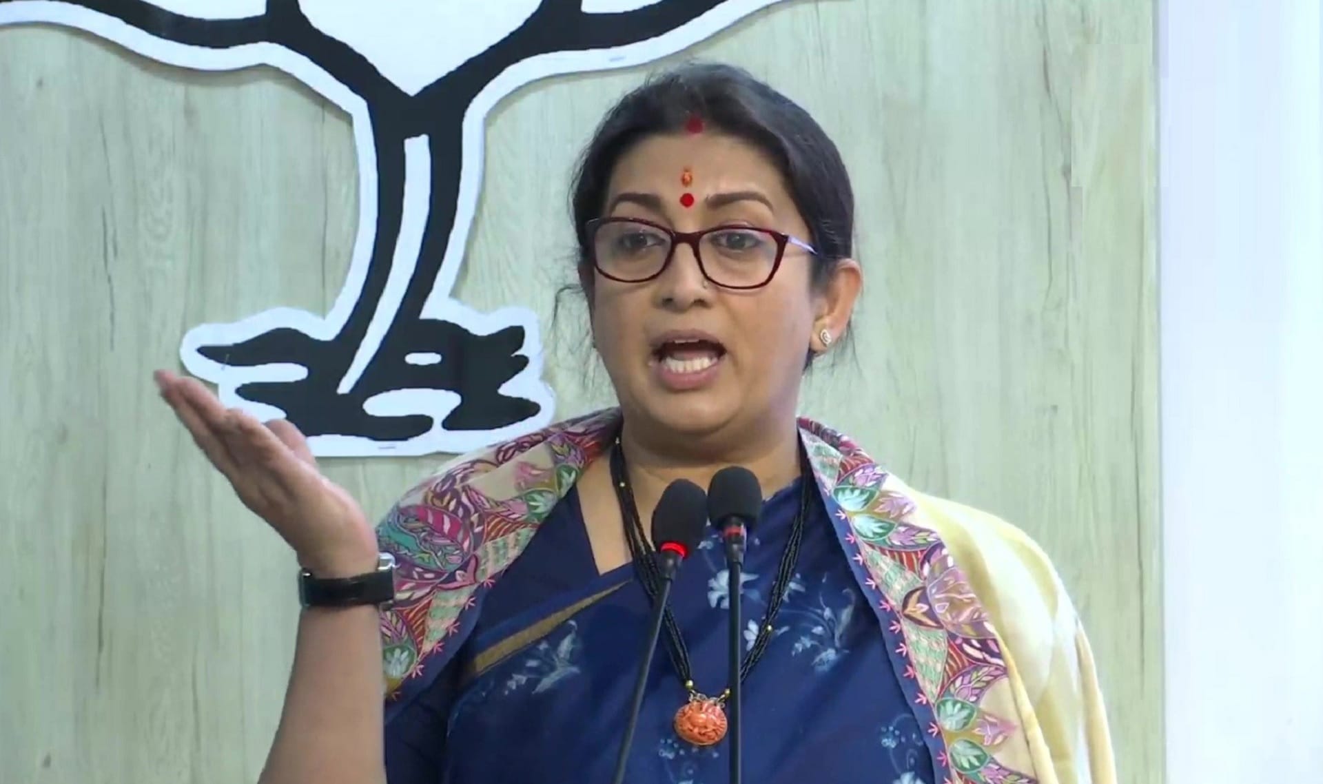 Smriti Irani worked as a waiter in restaurant befor Entering television industry