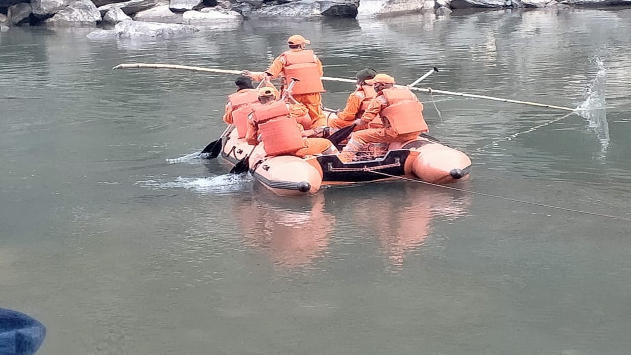 Two students missing playing on the banks of river Sutlej, NDRF started search operation