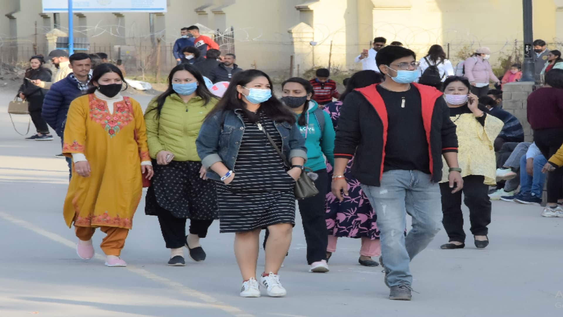 After two and a half months, tourists flux at the North Portal and Sisu of Atal Tunnel himachal, beautiful snow-covered plains, see photos