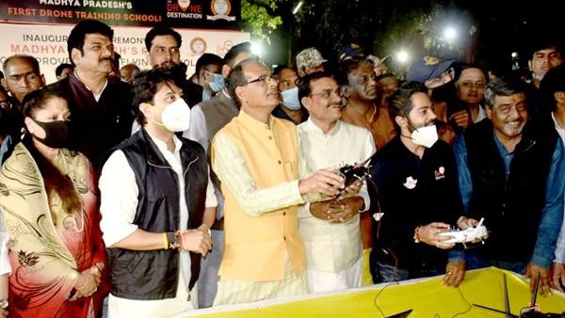 MP's first drone school: CM Chouhan launched in Gwalior, Shivraj flew drone with the help of Scindia