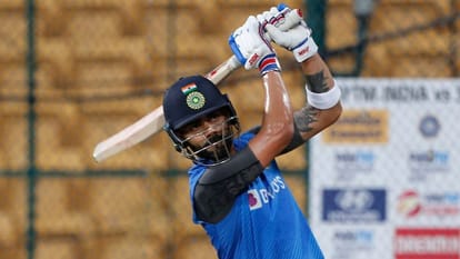 Virat Kohli T20I TEST ODI form Analysis kohli has scored five half centuries in last 10 t20 why is there a demand to drop him