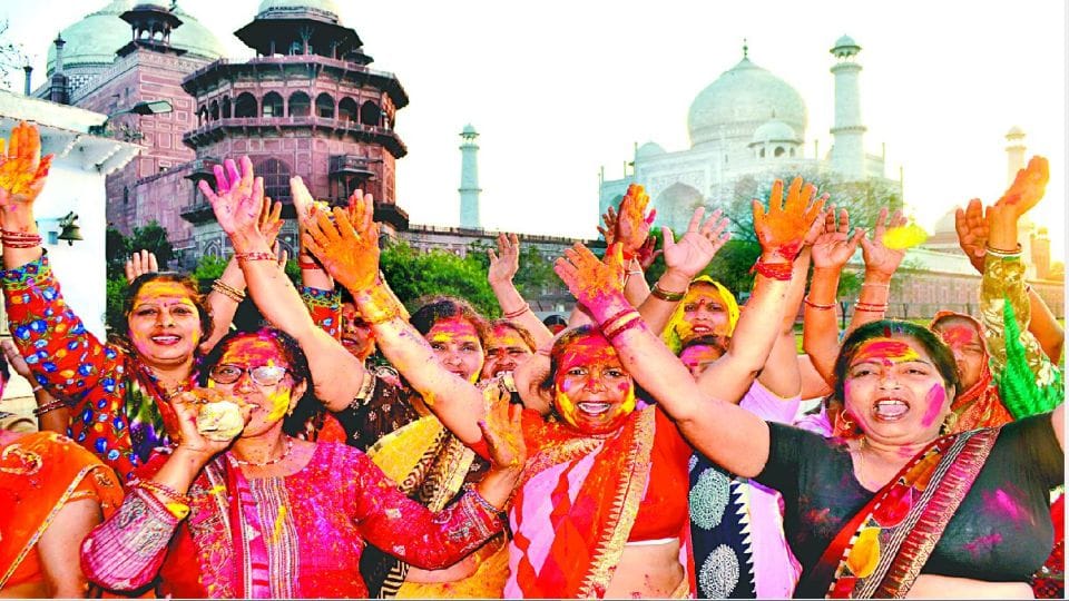 up election result BJP Workers Celebrating BJP Victory on Bulldozers in agra mathura
