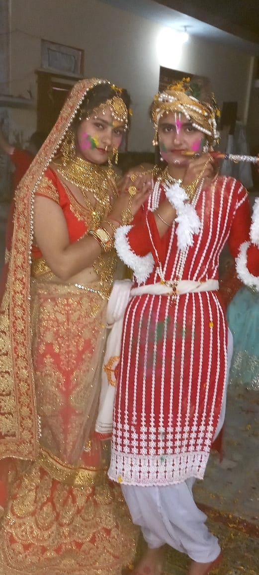 Women played Holi of flowers in Radhaballabh temple