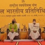 संघ प्रमुख मोहन भागवत और संघ सरकार्यवाह दत्तात्रेय होसबाले