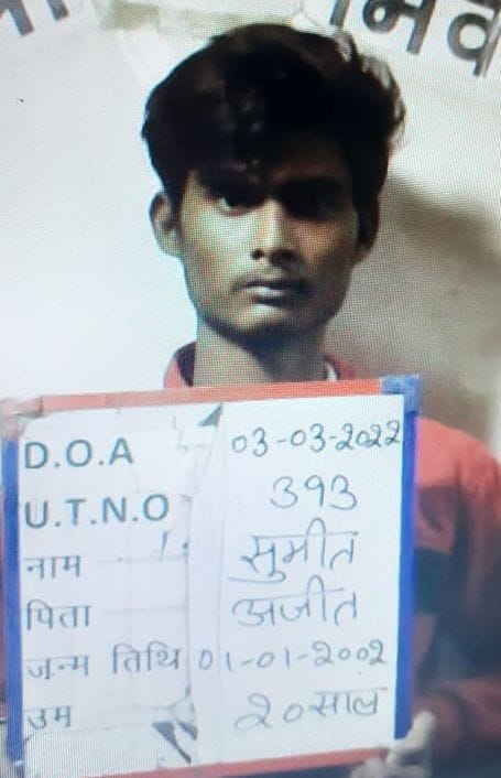 The accused of theft ran away by breaking the bathroom window of covid Center in police custody