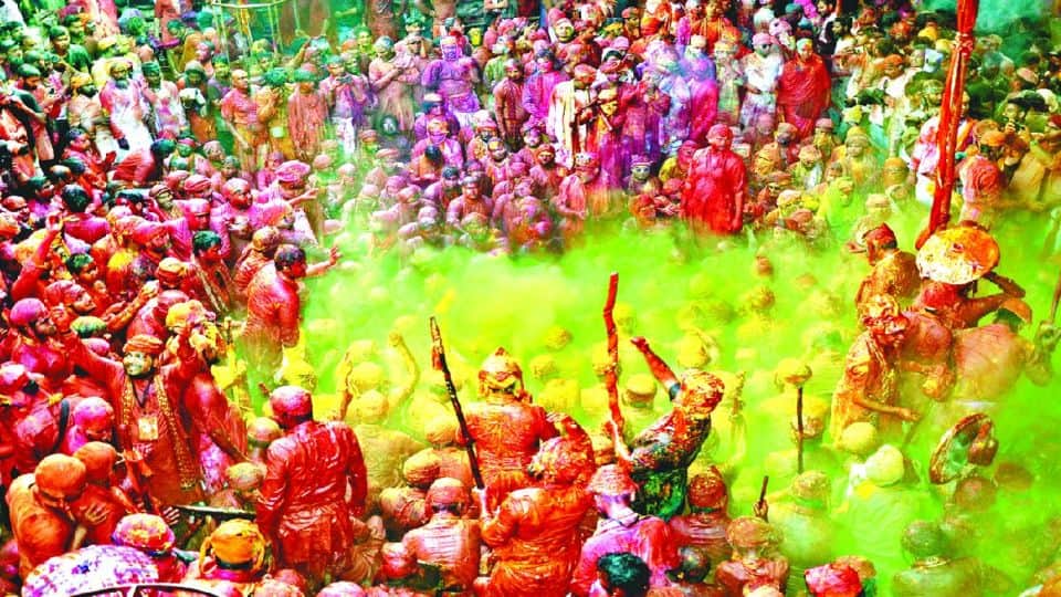 Holi 2022 Phagua Geet With Dholak Lyrics Why the Tradition of Jogira Ending