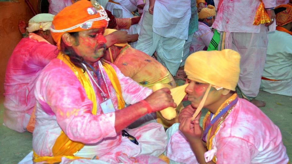 barsana nandgaon lathmar holi celebration in mathura