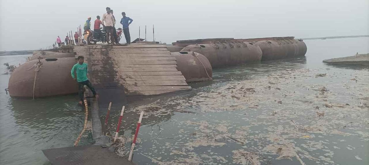 Approach of Pipa bridge shed, traffic freezes