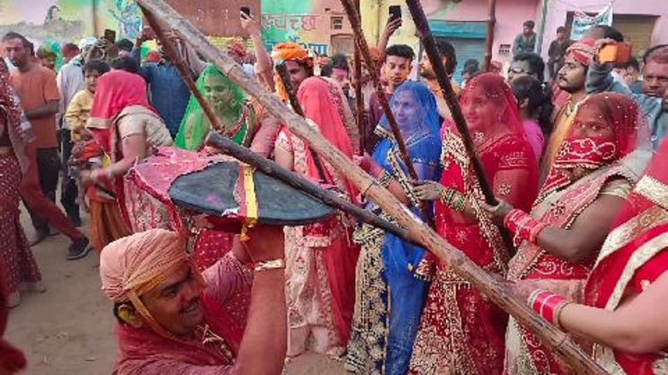 Nandgaon Barsana Lathmar Holi Celebration In Mathura