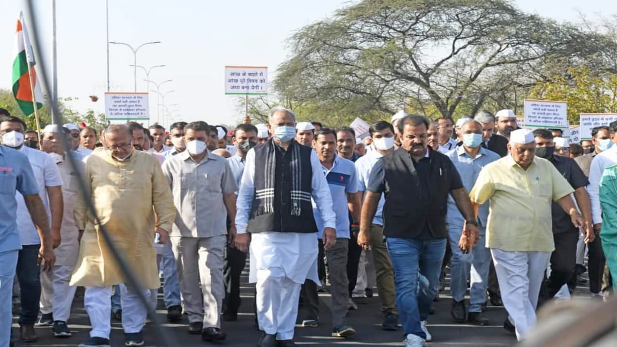 CM Ashok Gehlot pays tribute to Mahama Gandhi on completion of 92 years of Dandi March