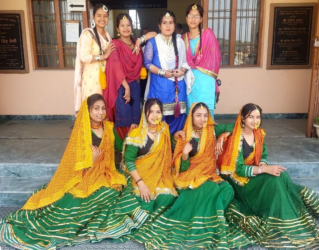 Ekta in Mehndi competition, Anshika and Garima first in the group