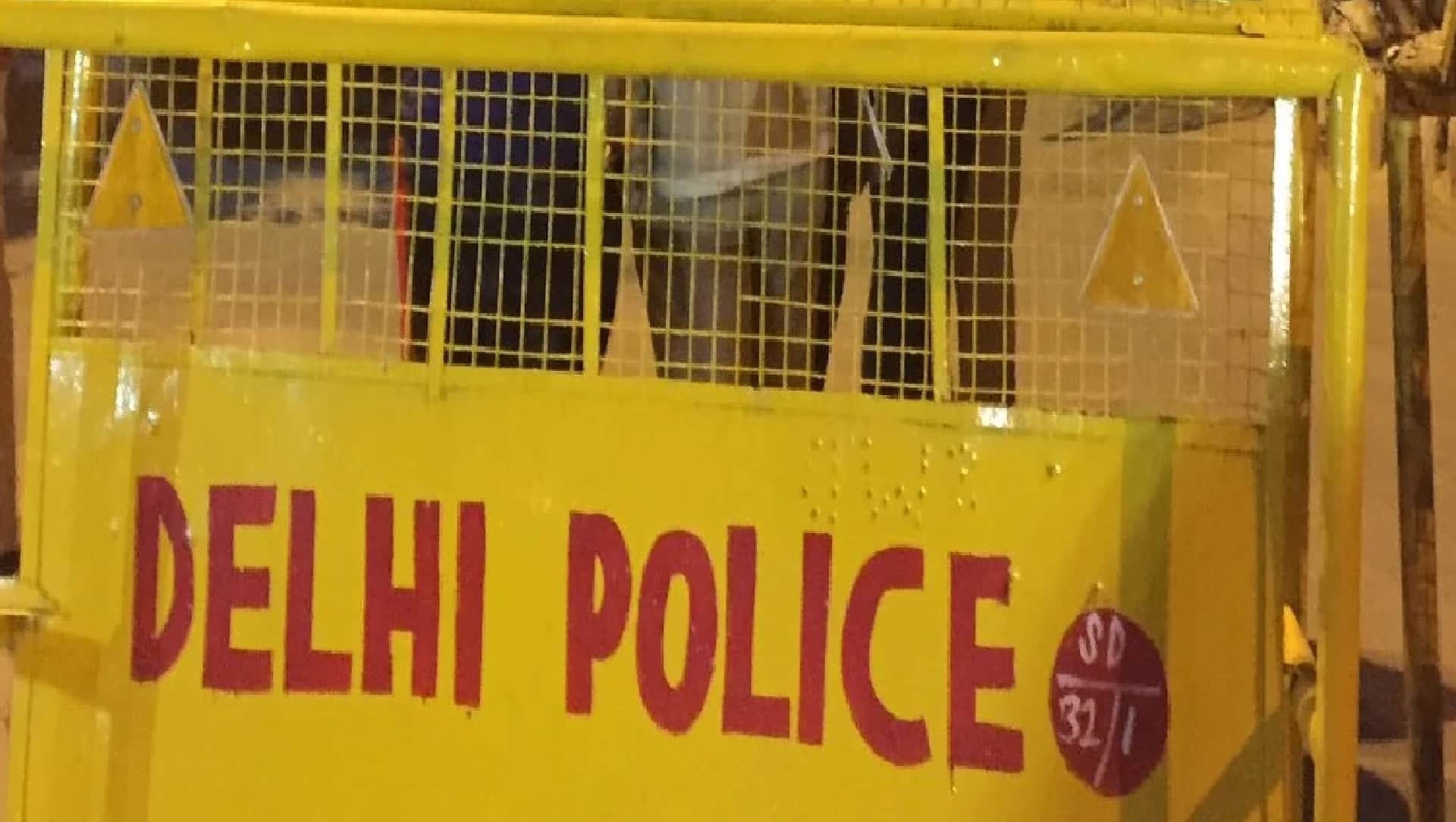 dead body of a constable posted in Delhi s Prashant Vihar police station was found in car