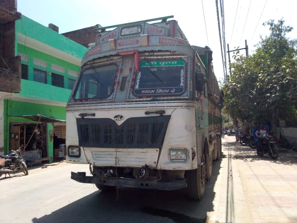 auraiya news,Truck collides with tempo, nine injured including woman