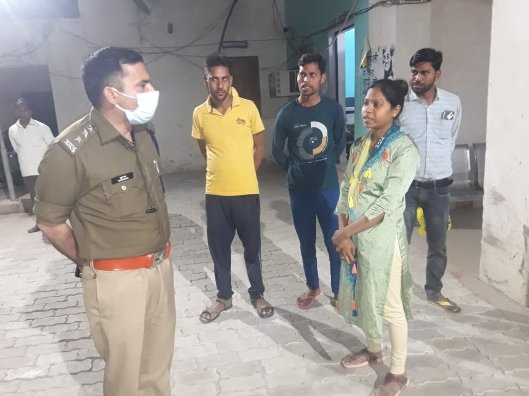 auraiya news,Bike riding youth snatched the nurse's mobile