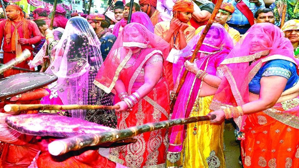 barsana nandgaon lathmar holi celebration in mathura