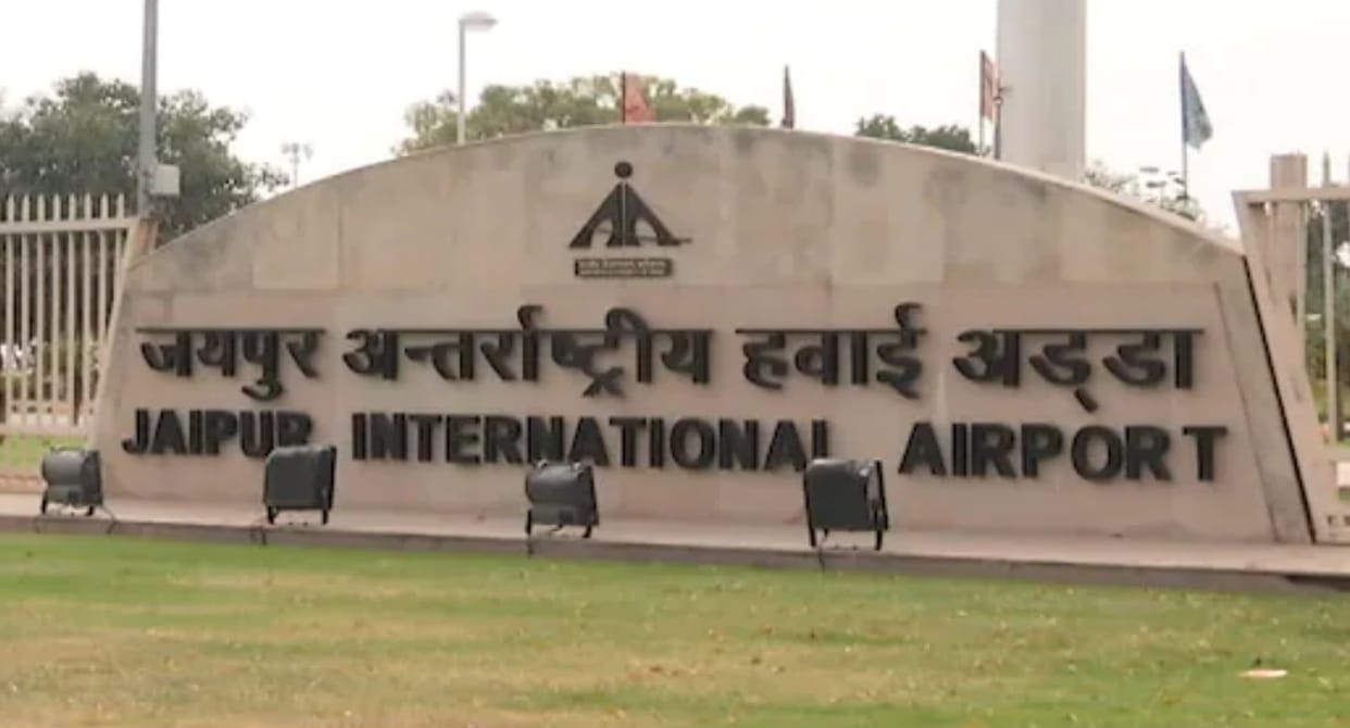Custom department caught gold worth 90 lakhs at Jaipur airport three Thailand resident arrested