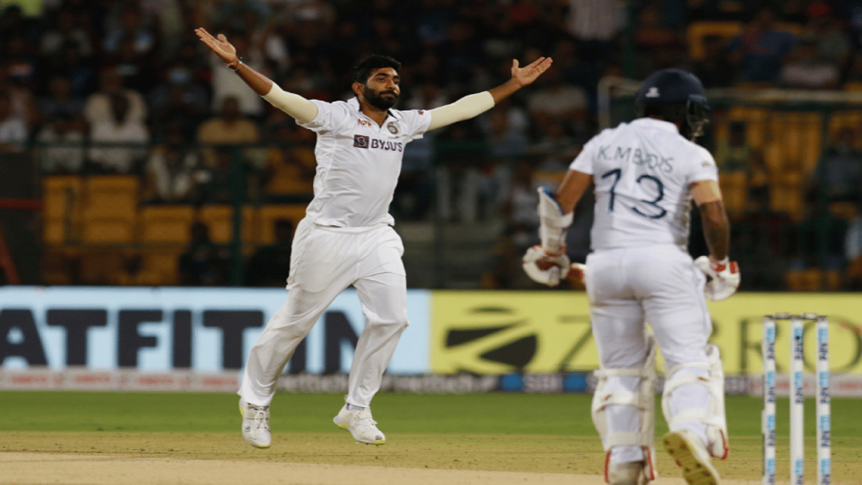 IND vs SL 2nd Pink Ball Test Day Night Match Live Score: India vs Sri Lanka 2nd Test Match Today in Bengaluru Chinnaswamy Stadium Latest Updates in Hindi