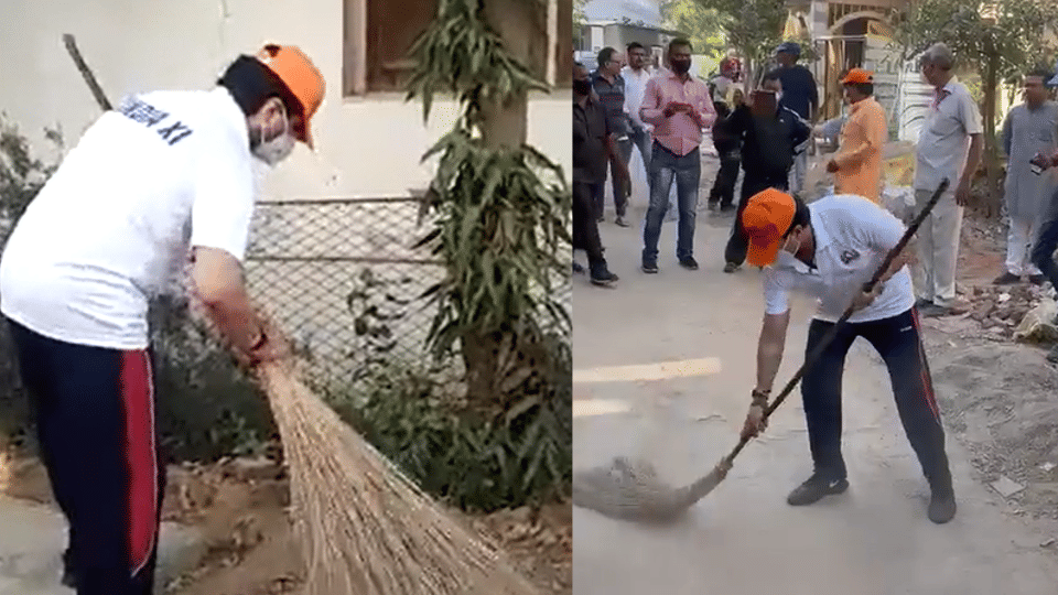 Union Minister Jyotiraditya Scindia participates in Clean city Mission in Gwalior