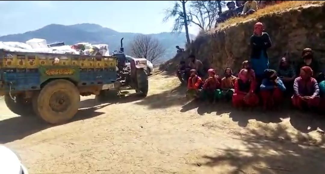 Villagers returned tractor full of garbage at Karsog dumping site
