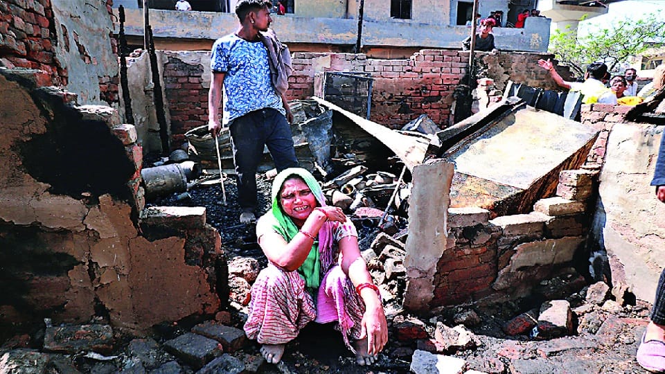 gokulpuri fire news in hindi stories of victims