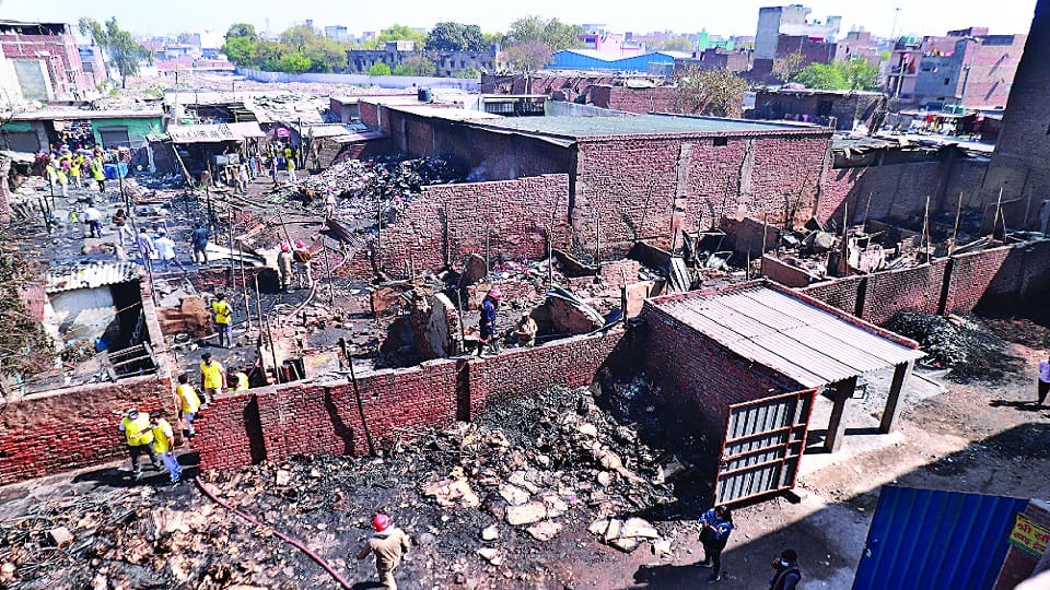 gokulpuri fire news in hindi stories of victims