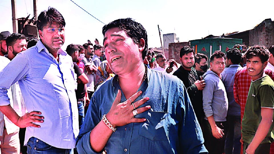 gokulpuri fire news in hindi stories of victims