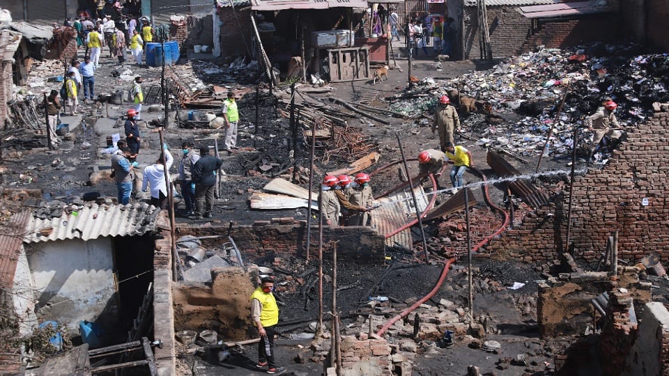 33 shanties burnt 50 claimants arrived for compensation new trouble arose in front of the administration Gokulpur fire